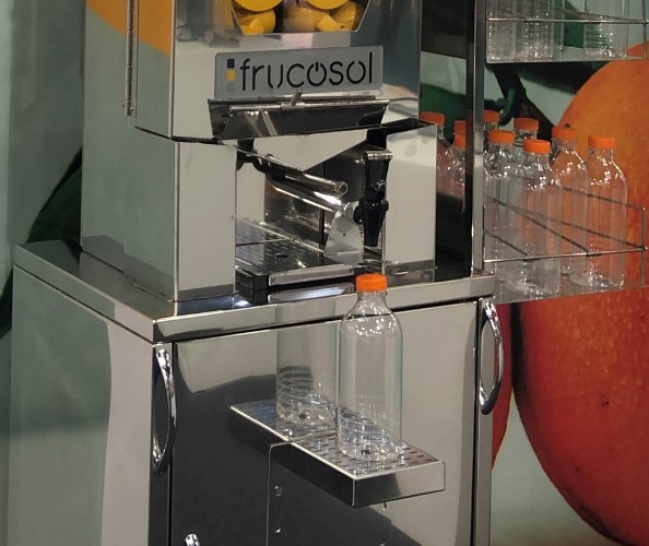 Tuoremehupuristin Frucosol Itsepalvelumalli jalustalla - Image 2